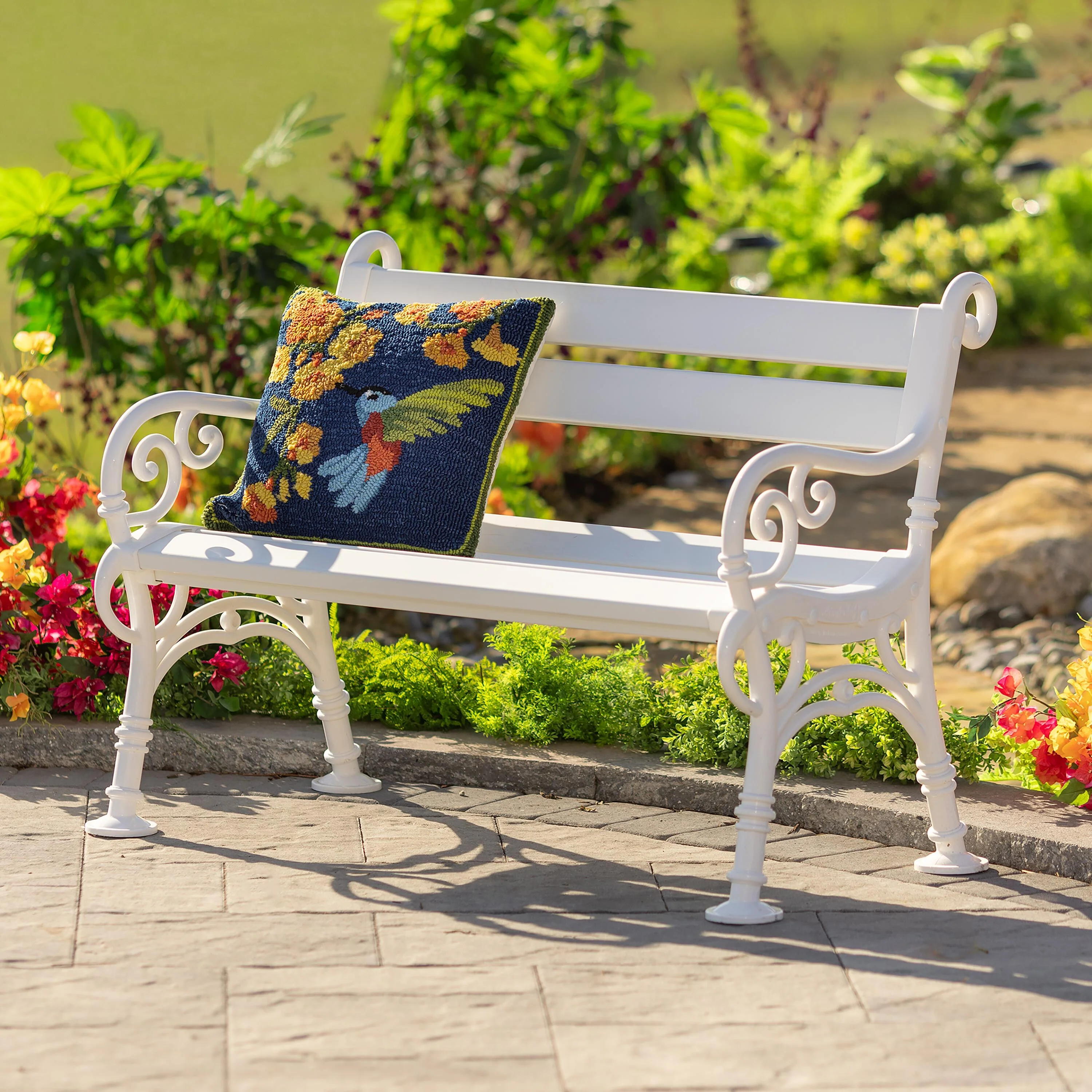Indoor/Outdoor Trumpet Vine With Hummingbird Hooked Polypropylene Throw Pillow - Image 2