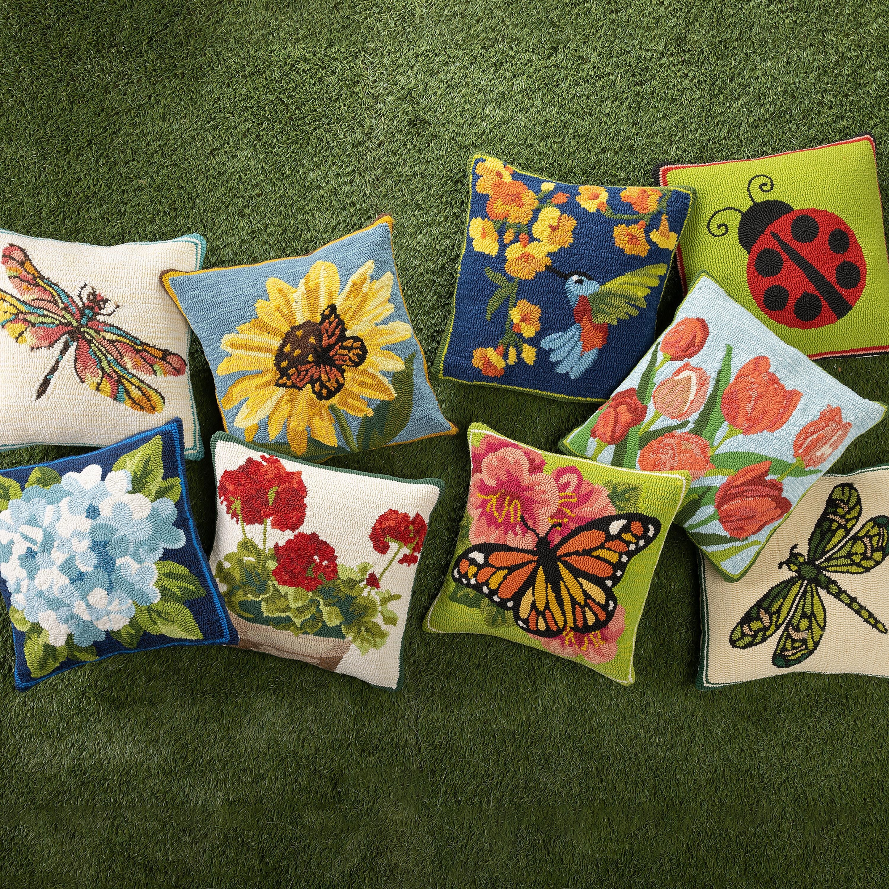 Indoor/Outdoor Dragonfly Hooked Polypropylene Throw Pillow - Image 3