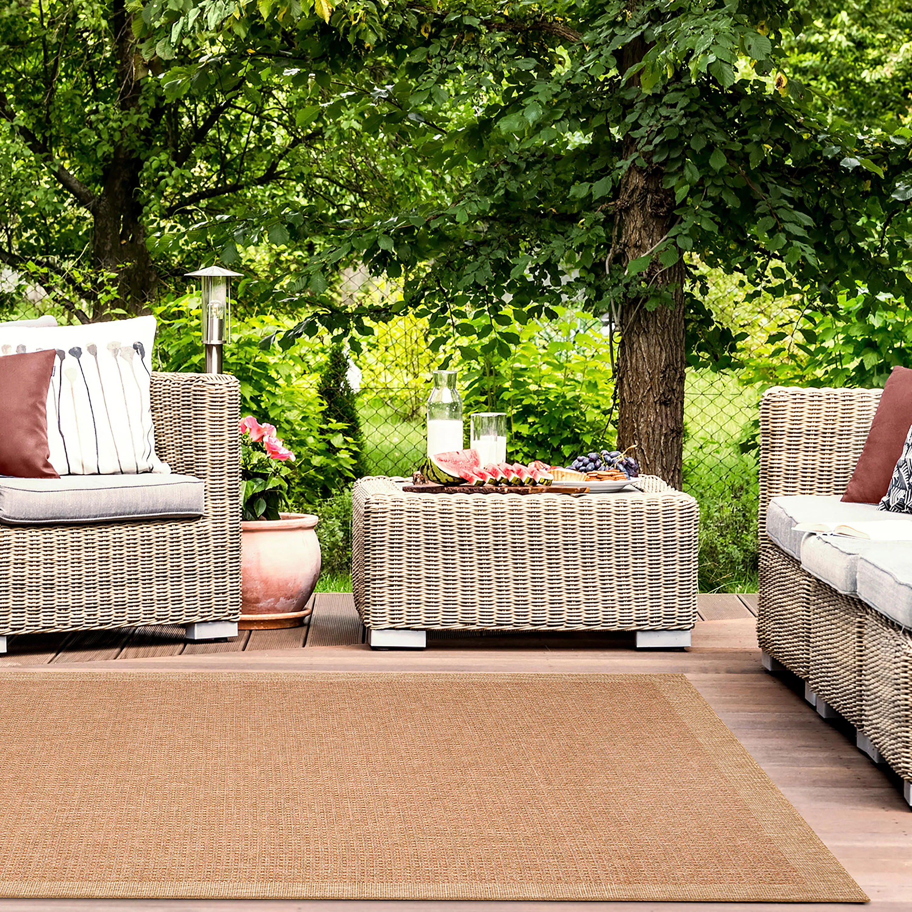 Indoor/Outdoor Toulouse Border Print Rug, 7'10" x 9'10" - Image 3
