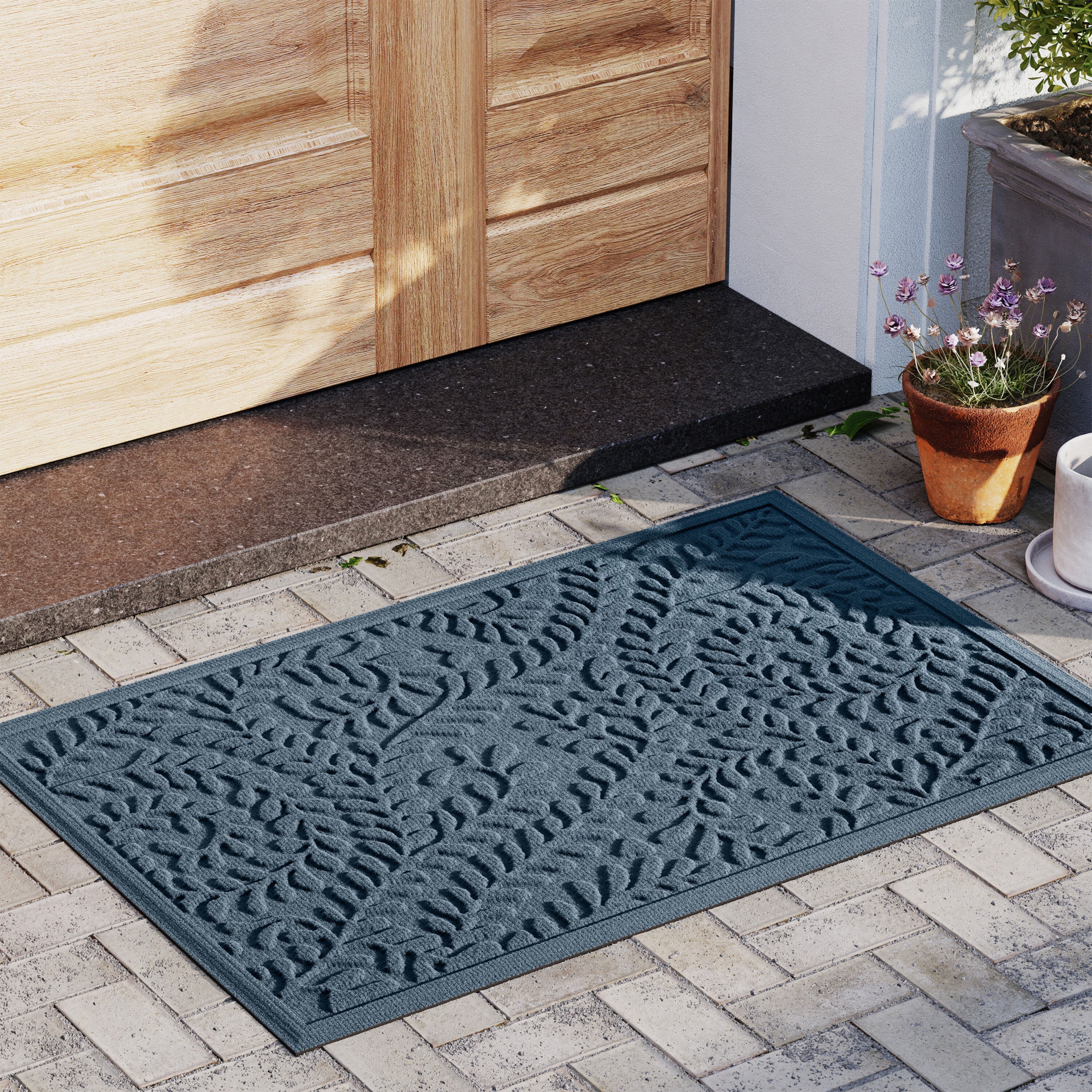 WaterHog® Indoor/Outdoor Leaves Doormat, 3' x 5' - Image 2