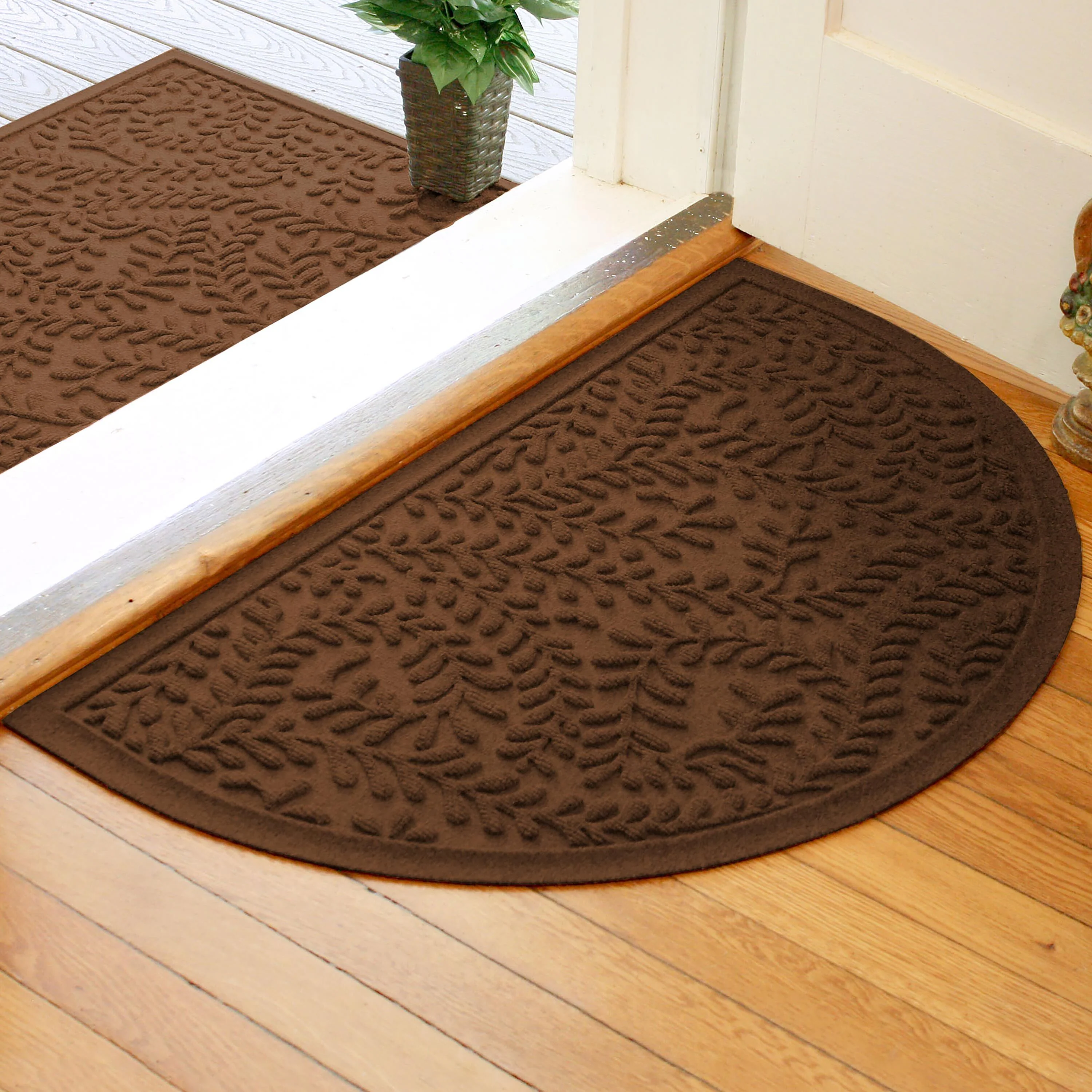 WaterHog® Indoor/Outdoor Leaves Half-Round Doormat, 24" x 39" - Image 3