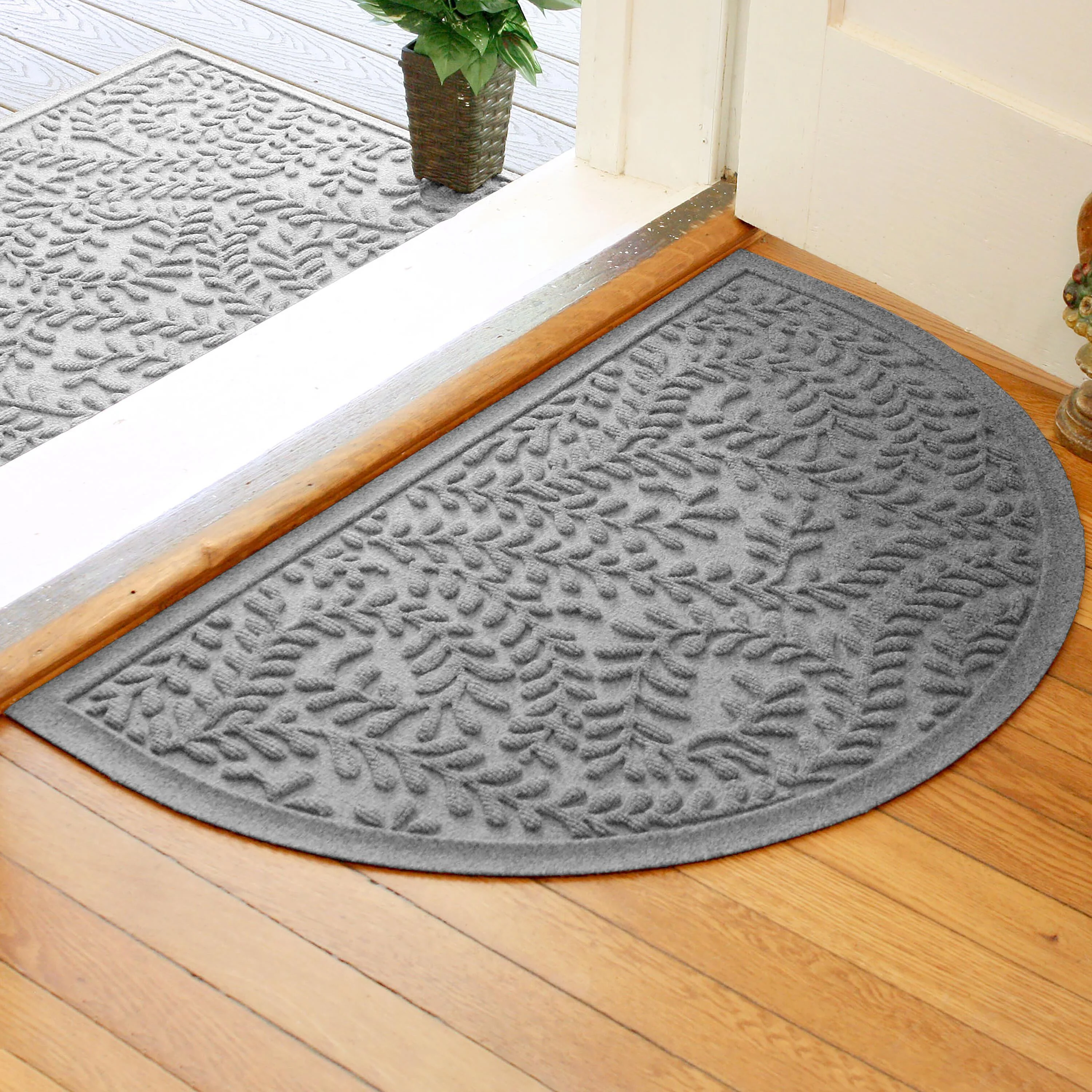 WaterHog® Indoor/Outdoor Leaves Half-Round Doormat, 24" x 39" - Image 7