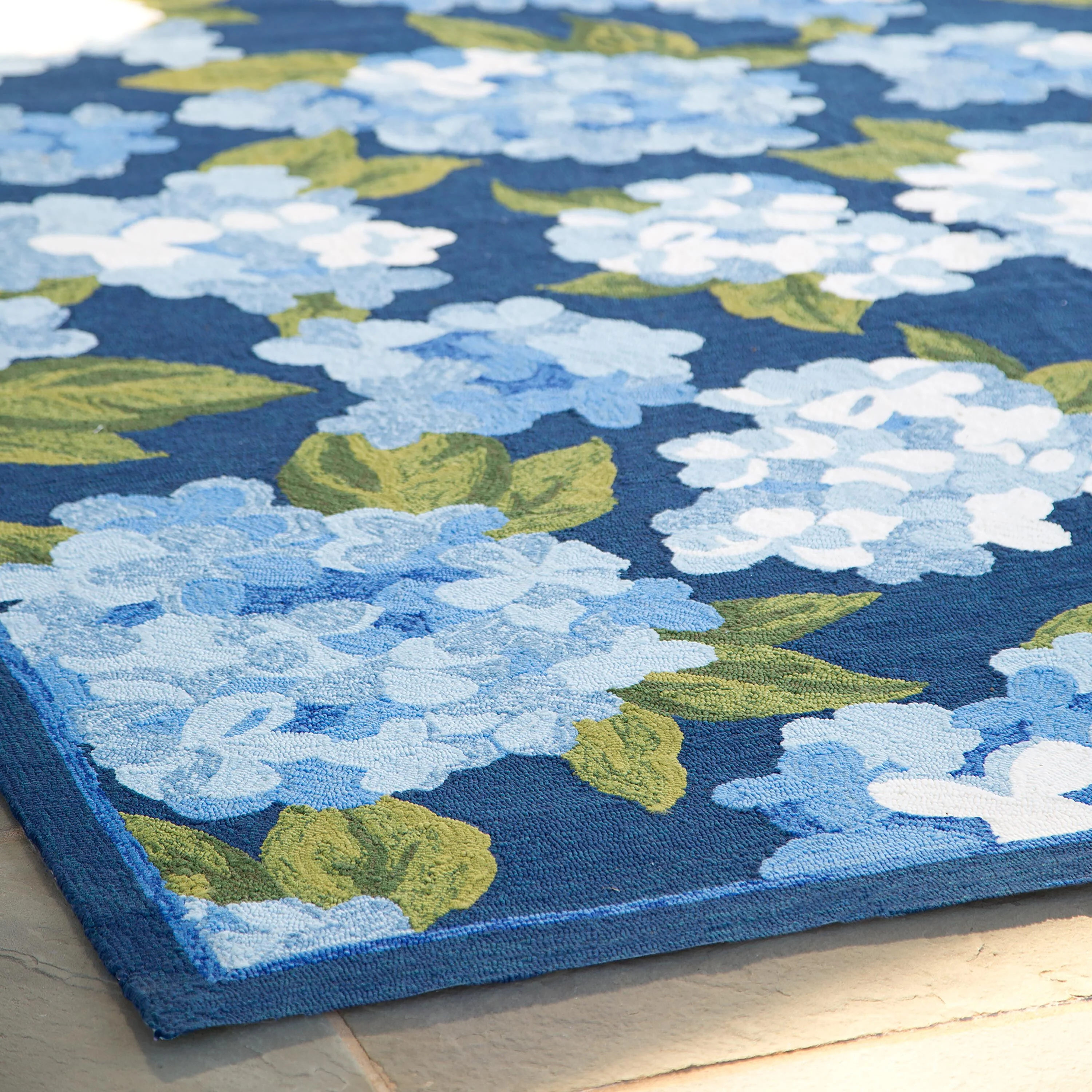 Indoor/Outdoor Hydrangea Hooked Rug, 3.5' x 5.5' - Image 2
