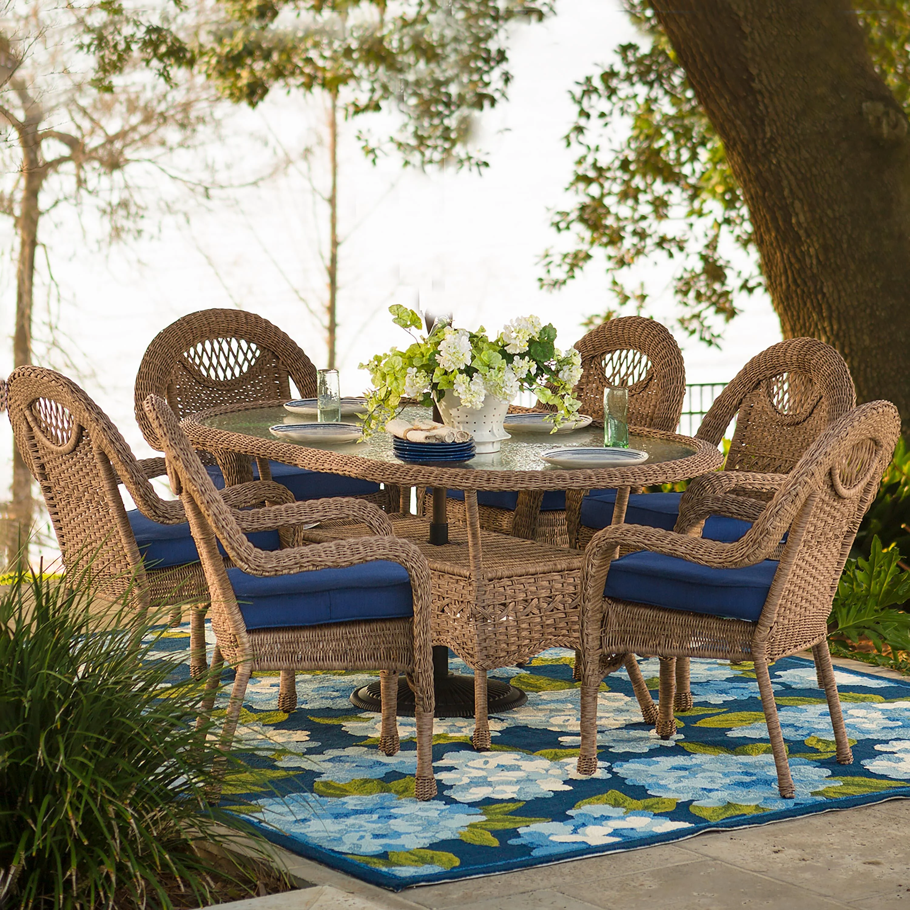 Hydrangea Indoor/Outdoor Rug, 8' x 10' - Image 3