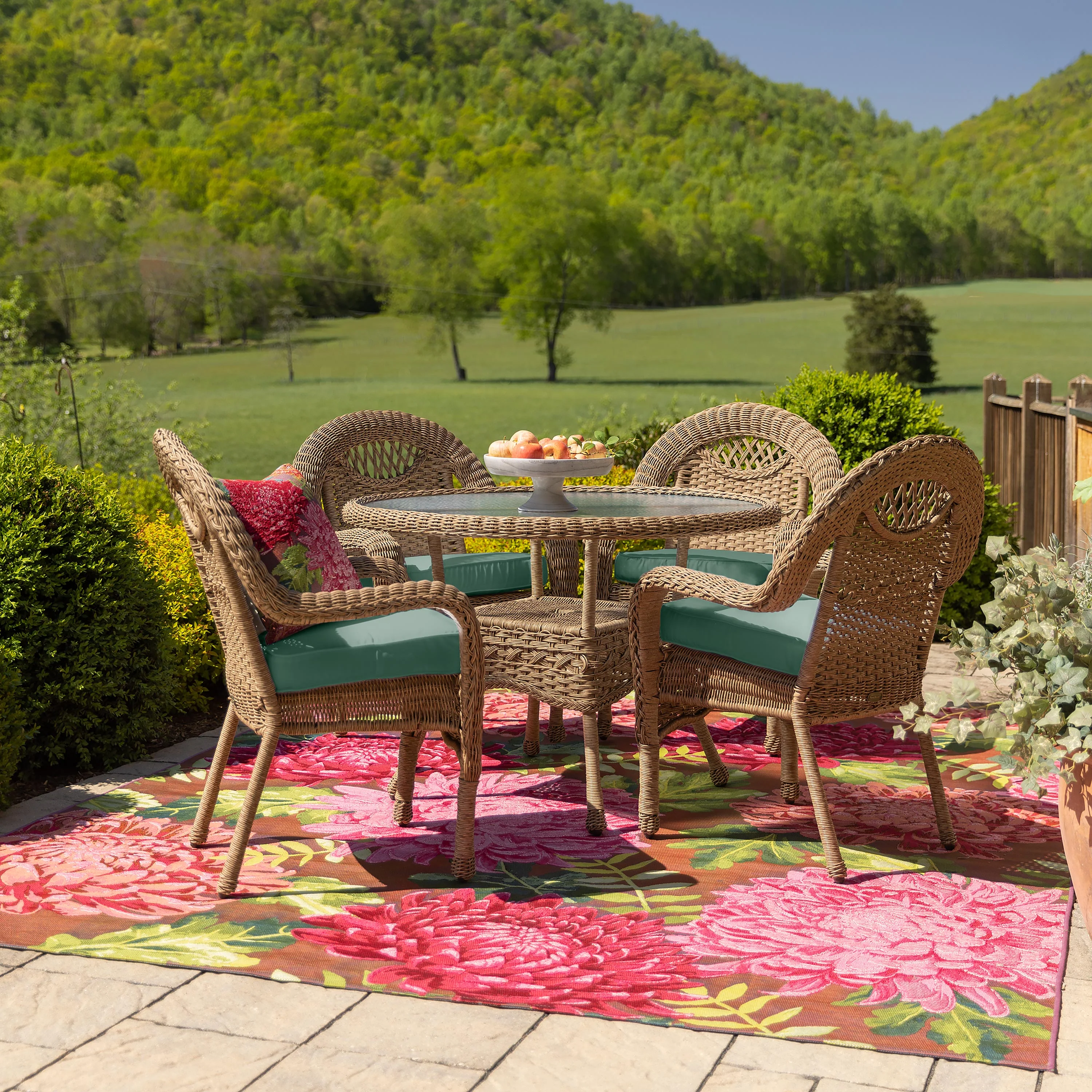Indoor/Outdoor Chrysanthemum Polypropylene Rug, 7'10" x 9'10" - Image 4