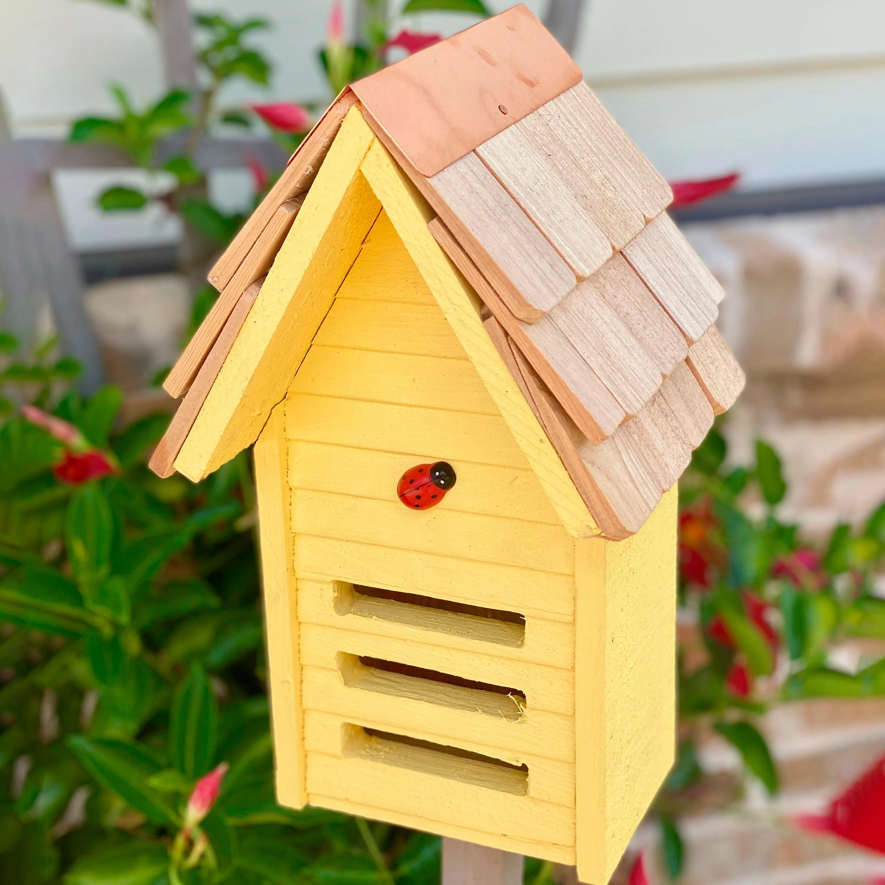 Ladybug House with Mounting Pole - Image 4
