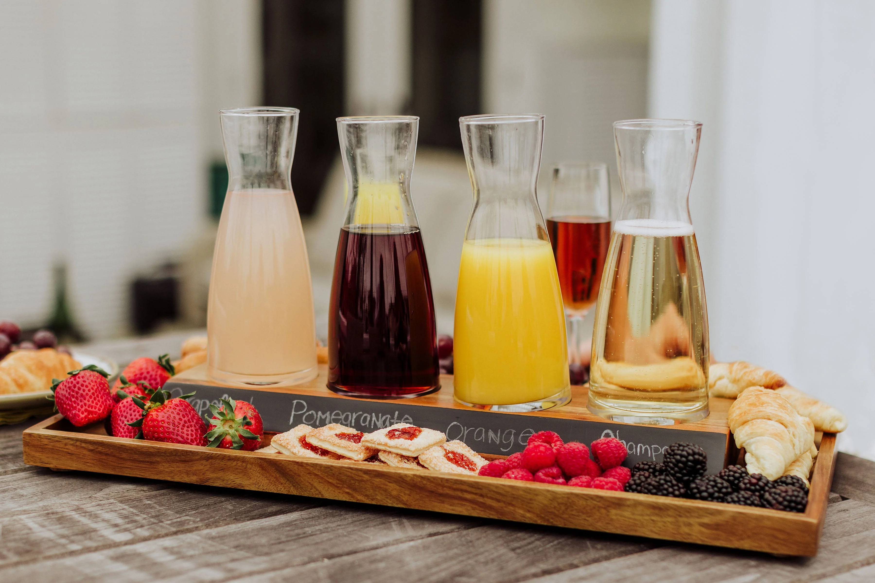 Cava Wine Tasting Kit with 4 Glass Carafes - Image 10