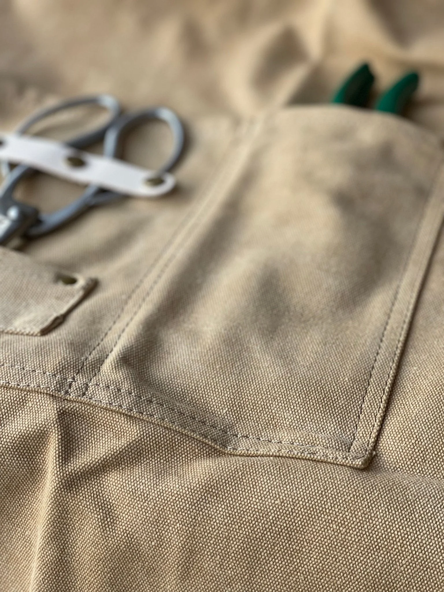 Gardening Apron - Waxed Canvas Apron with Pockets - Image 9