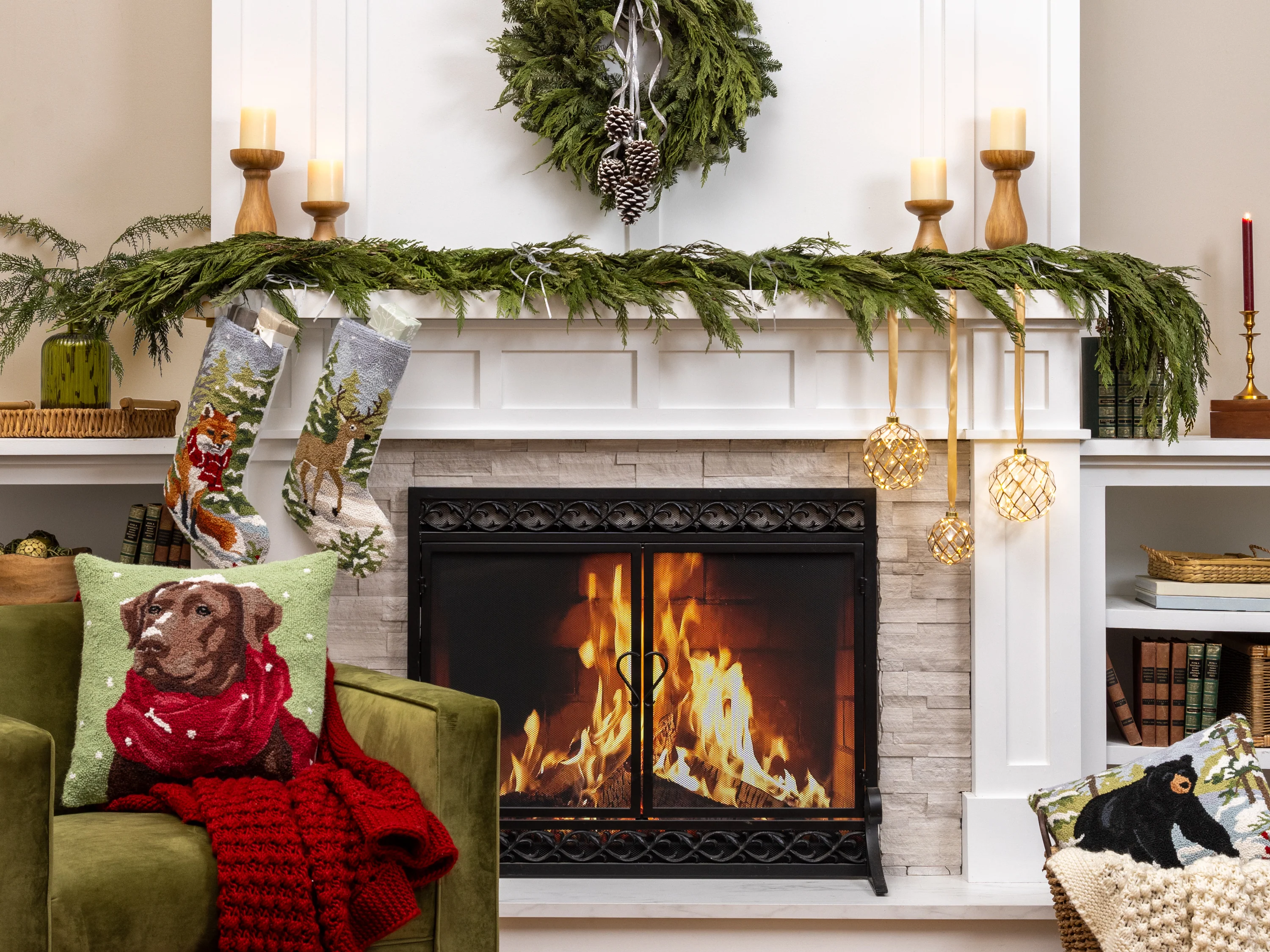 Noble Fir and Pinecone Fresh Garland, 6' - Image 3