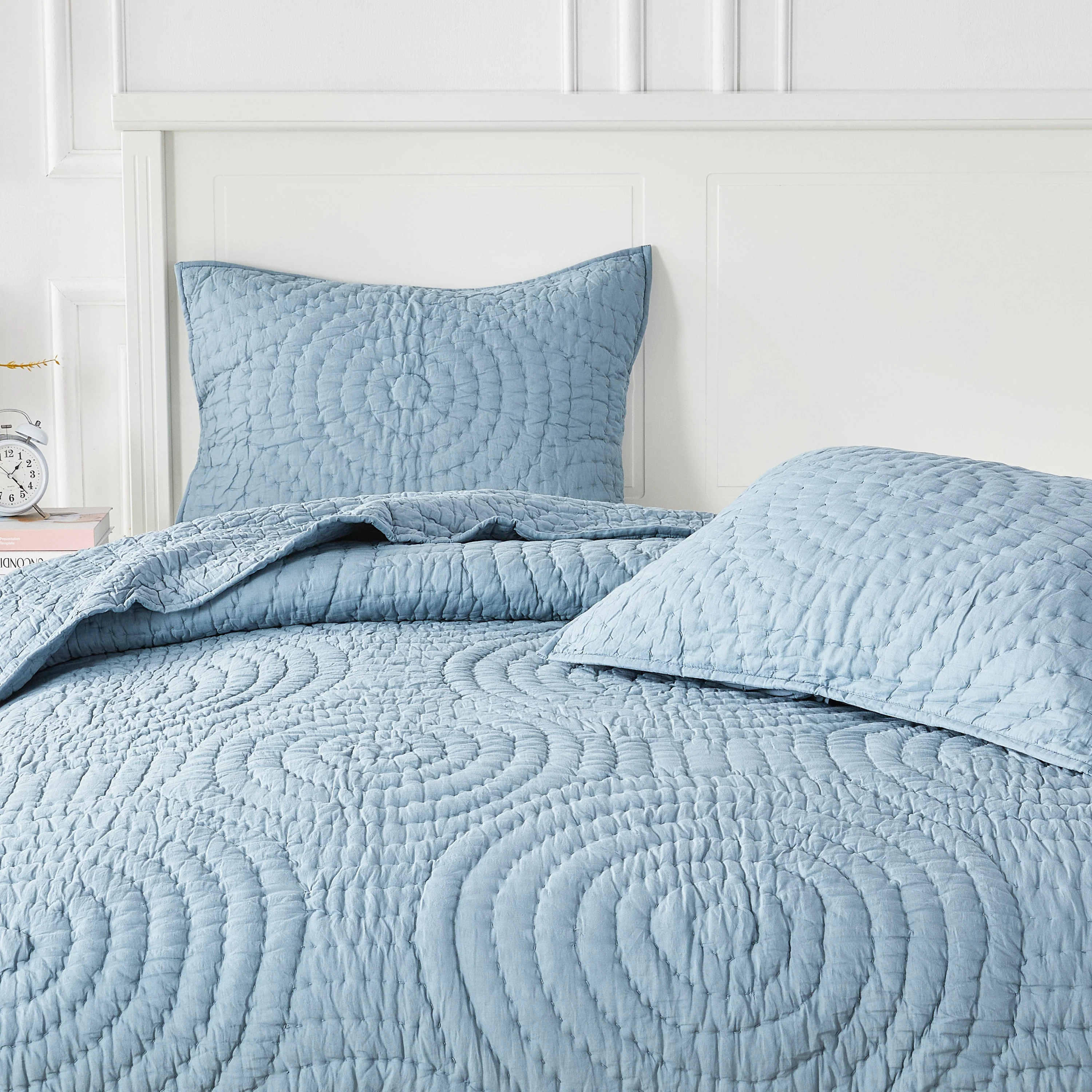 Halo Cotton Voile Hand Stitched Quilt Set - Image 15