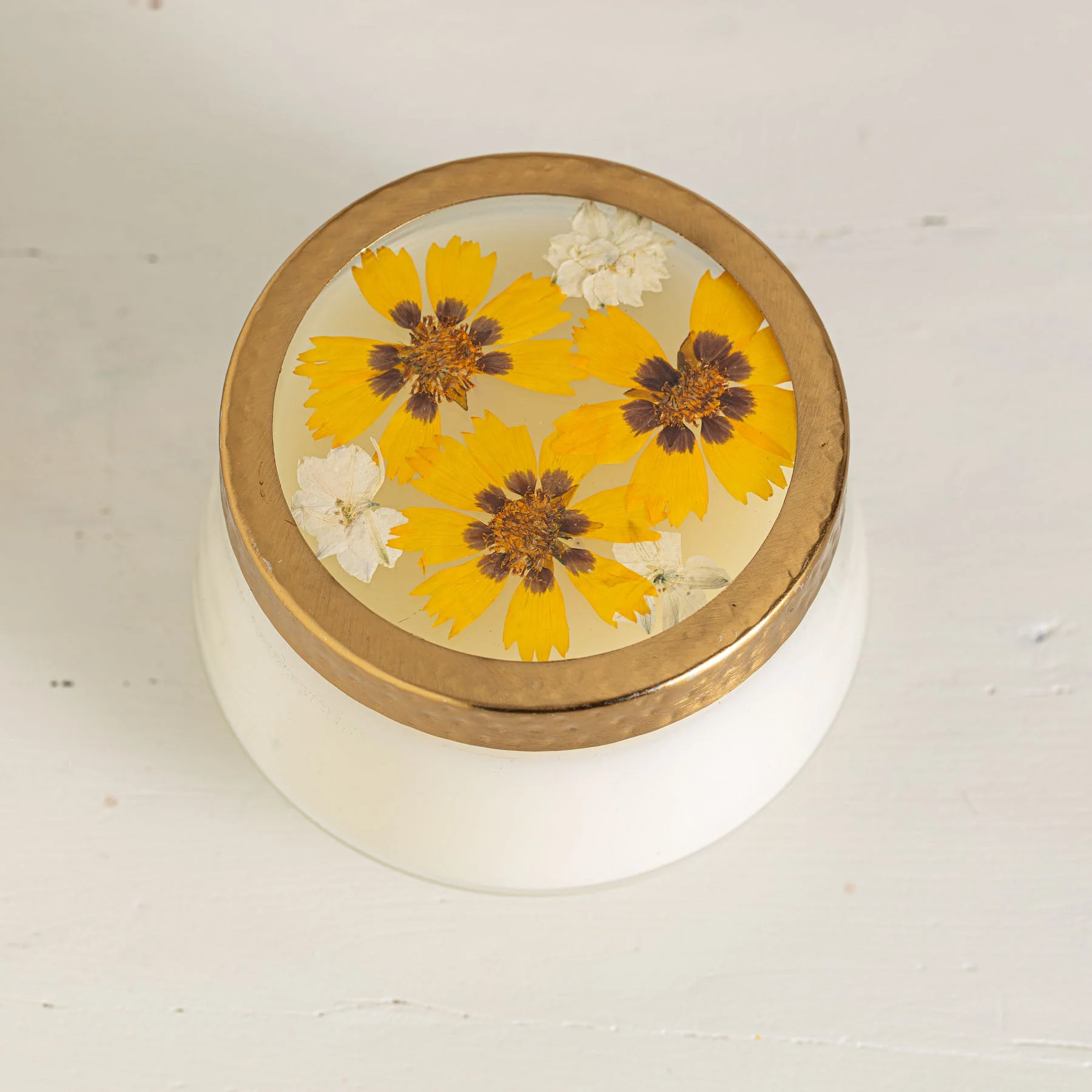 Honey Tobacco Large Pressed Floral Candle - Image 5