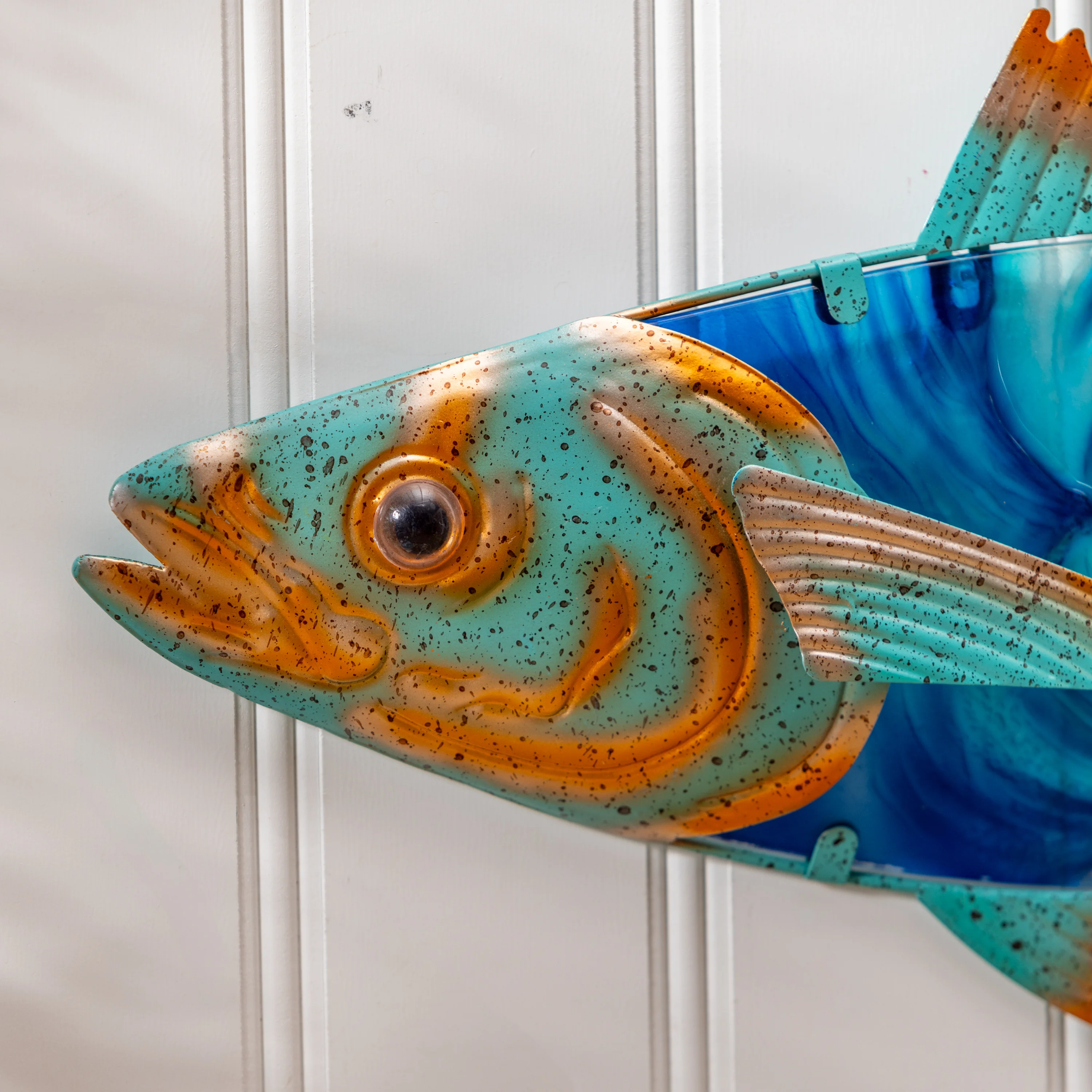 Blue Coastal Outdoor Wall Decor, Metal & Glass, Fish with Metallic Finish - Image 2