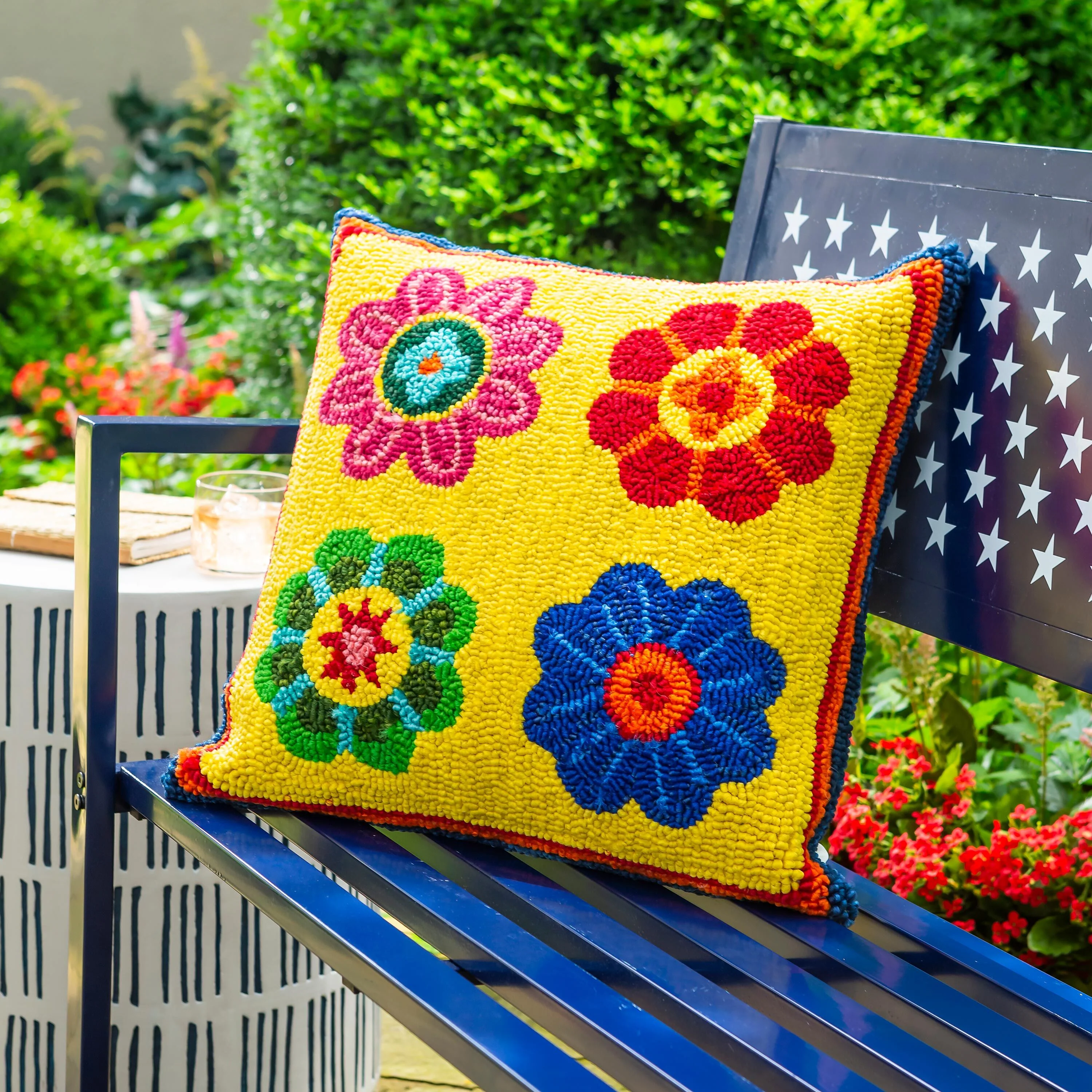 Indoor/Outdoor Palermo Floral Hooked Polypropylene Throw Pillow