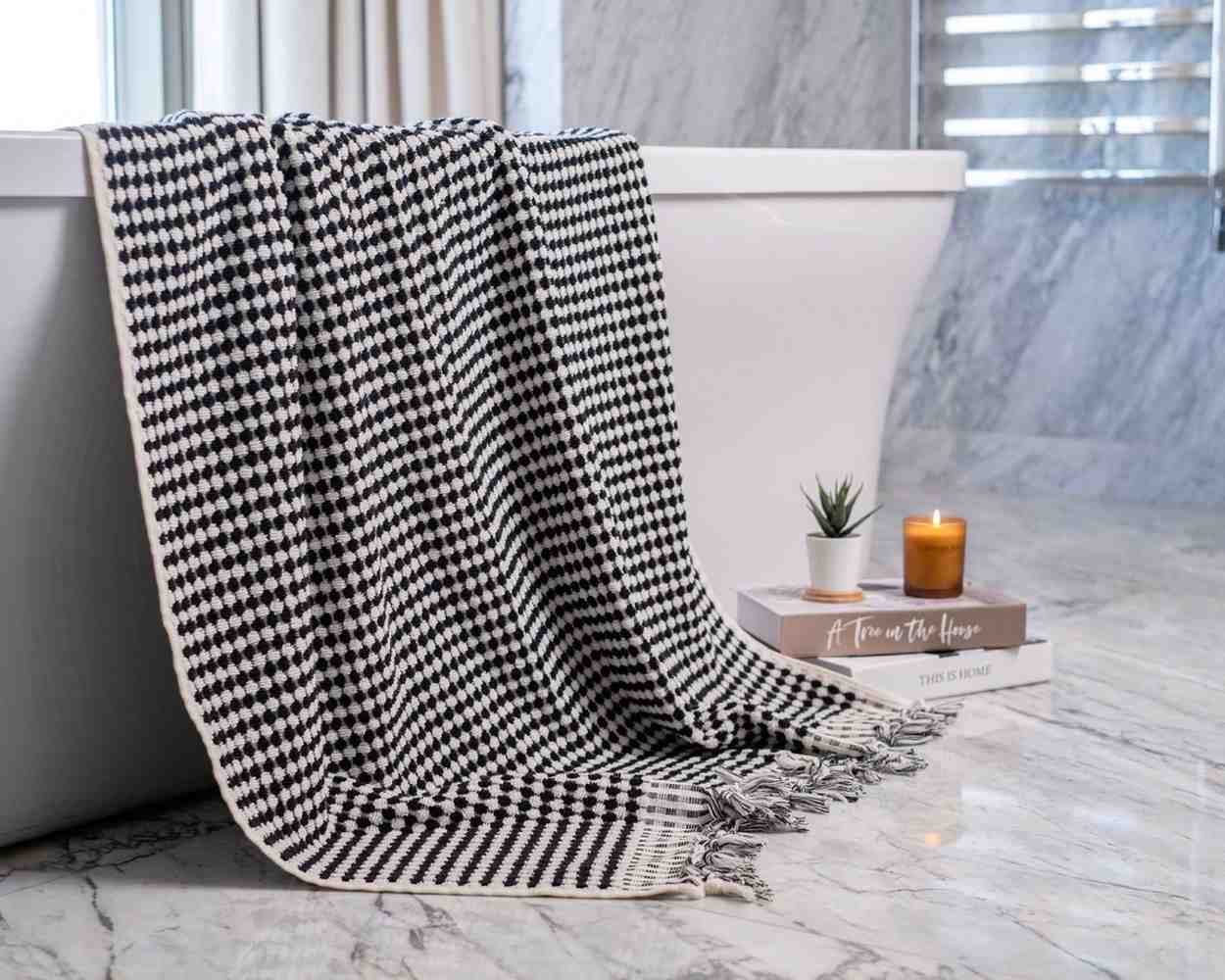 Pom Pom Bath Towel - Image 5