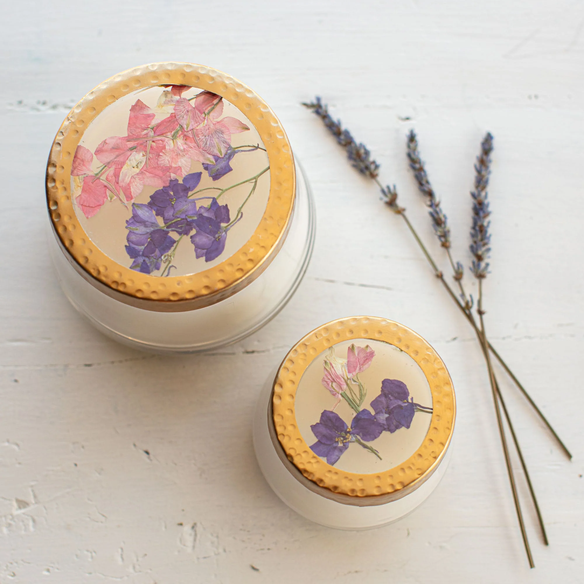 Roman Lavender Medium Pressed Floral Candle - Image 3
