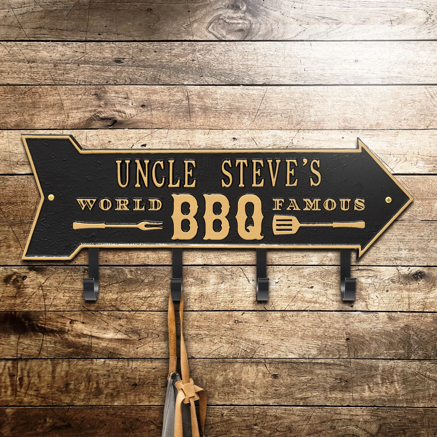 World Famous BBQ Arrow Personalized Hook Plaque - Image 3