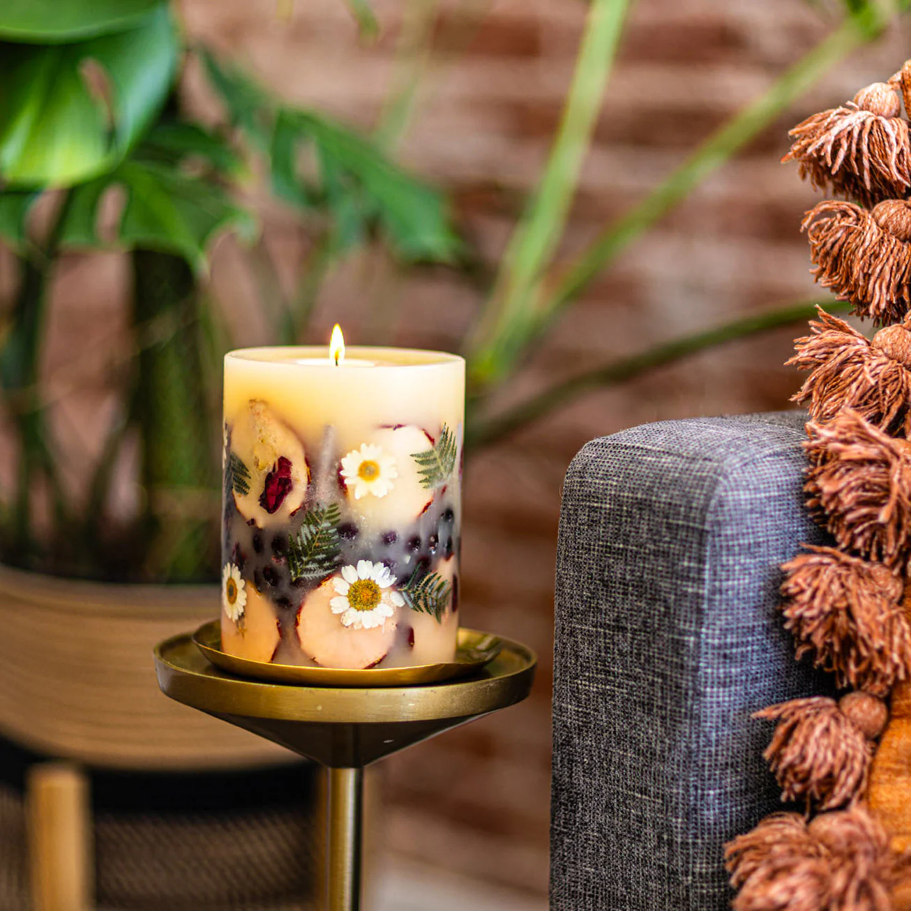 Spicy Apple Medium Round Botanical Candle