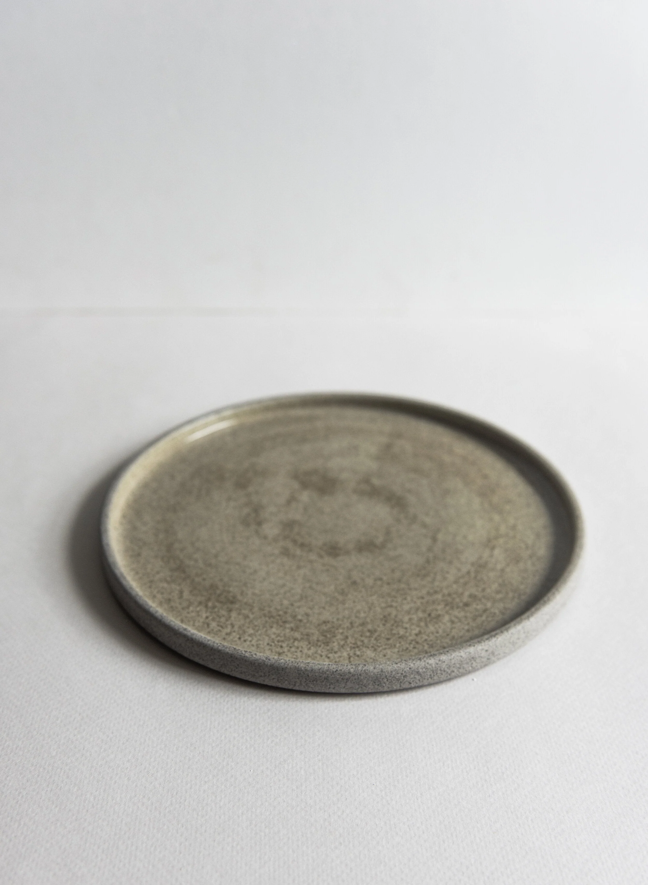 Stoneware Dinner Plates "Concrete" - Image 9