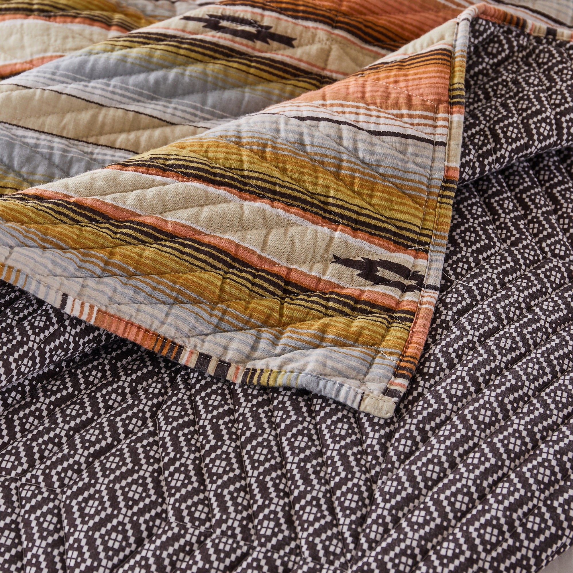Painted Desert Reversible Bedding, Clay - Image 8
